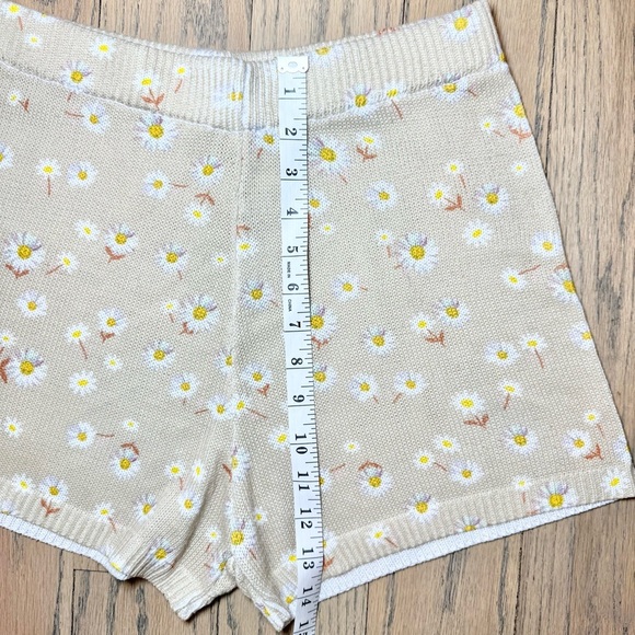 Papaya Women’s Knit Daisy Print Polyester Shorts Size Medium - Picture 7 of 9